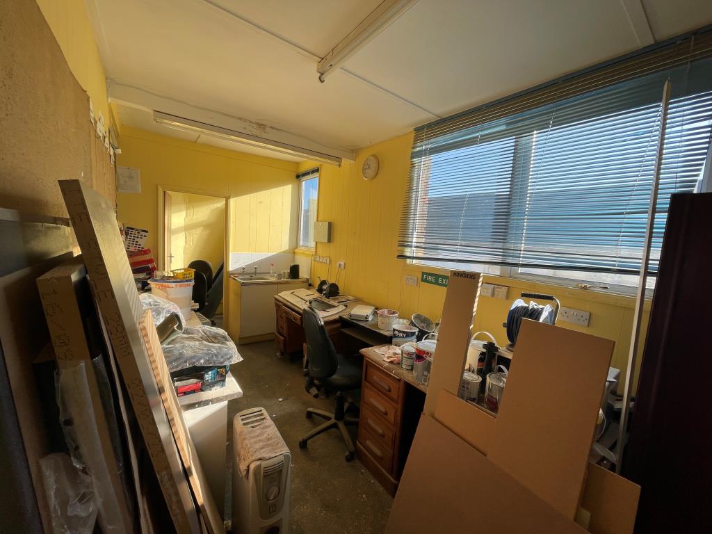 Lot: 99 - WORKSHOP WITH POTENTIAL - 1st Floor office